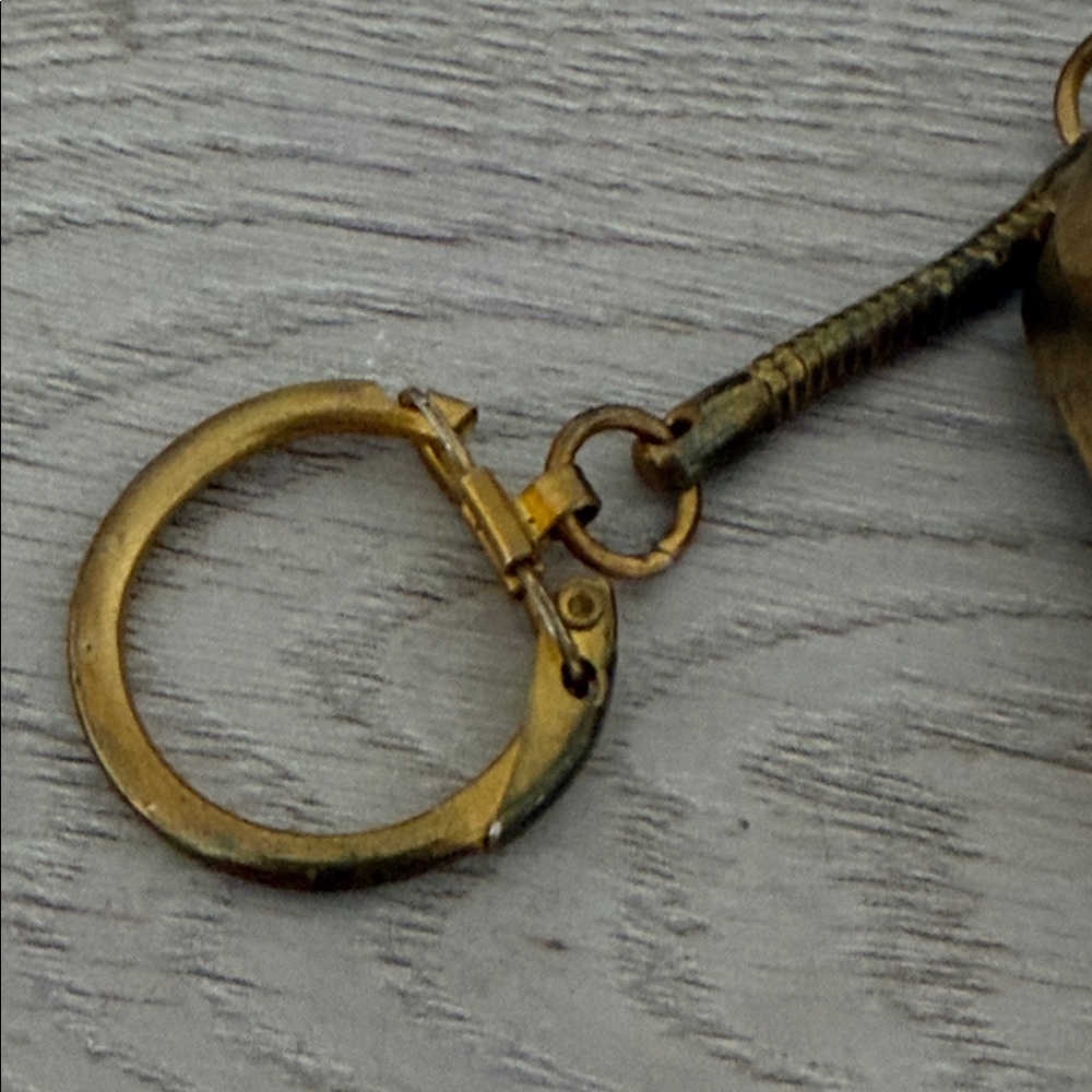 Vintage Sankyo Clemson Paw Keychain - Picture 3 of 5